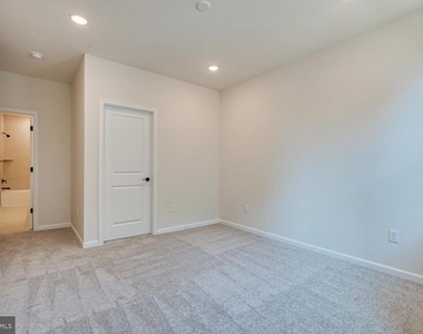 323 Sadie Circle - Photo Thumbnail 16
