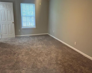 612 Yorkshire Court - Photo Thumbnail 19