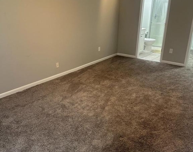 612 Yorkshire Court - Photo Thumbnail 16