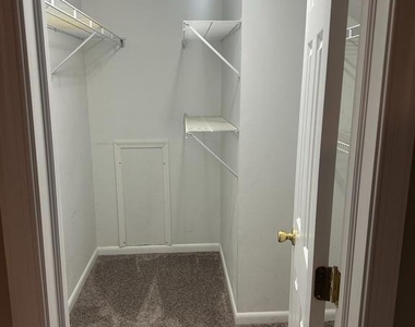 612 Yorkshire Court - Photo Thumbnail 18