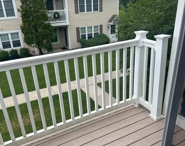 612 Yorkshire Court - Photo Thumbnail 11