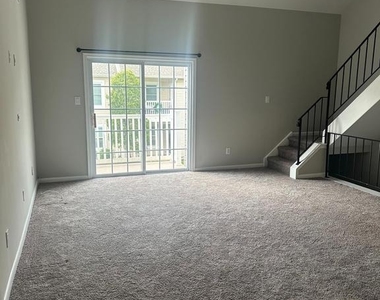 612 Yorkshire Court - Photo Thumbnail 4