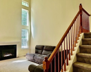 196 Chancellor Drive - Photo Thumbnail 7