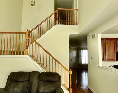 196 Chancellor Drive - Photo Thumbnail 3