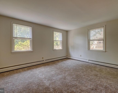 923 Washington Street - Photo Thumbnail 3