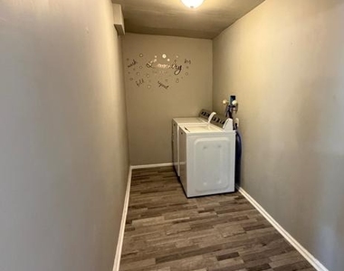 478 Jarvis Road - Photo Thumbnail 5
