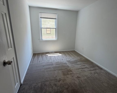 478 Jarvis Road - Photo Thumbnail 8