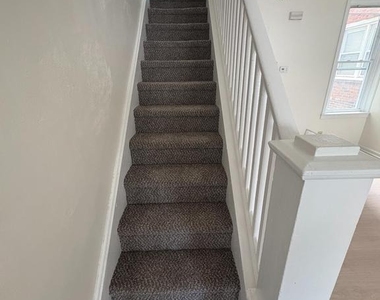 604 Hunter Street - Photo Thumbnail 6