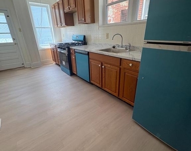604 Hunter Street - Photo Thumbnail 4