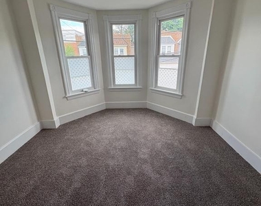 604 Hunter Street - Photo Thumbnail 10