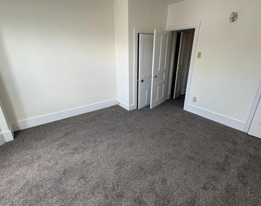 604 Hunter Street - Photo Thumbnail 11