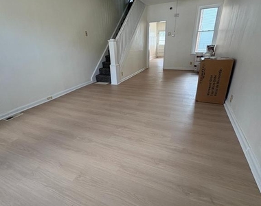 604 Hunter Street - Photo Thumbnail 1