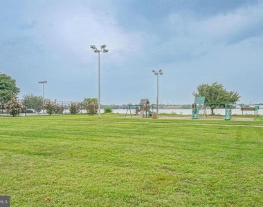 1051 Harbour Drive - Photo Thumbnail 28