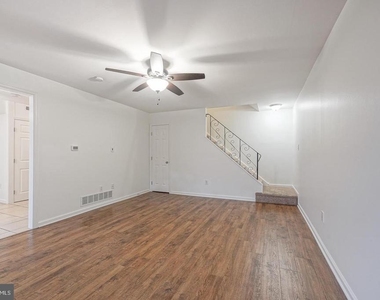 1051 Harbour Drive - Photo Thumbnail 7
