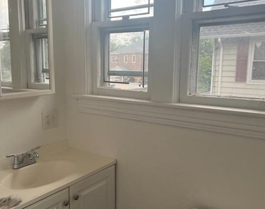 724 Parry Avenue - Photo Thumbnail 3