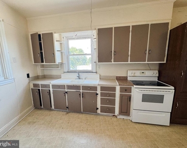 801 S Potomac Street S - Photo Thumbnail 4