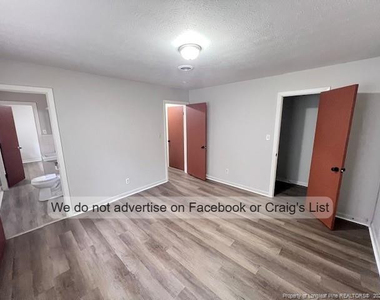 1021 W Rowan Street - Photo Thumbnail 6