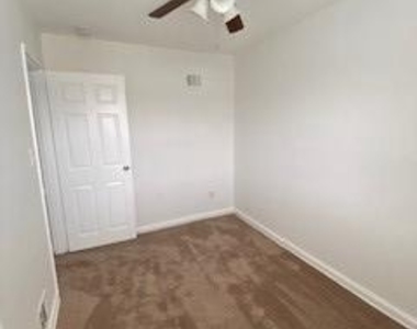 3903 25th Avenue - Photo Thumbnail 17