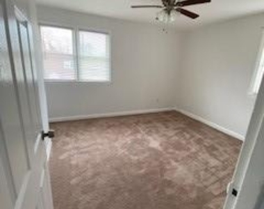 3903 25th Avenue - Photo Thumbnail 18