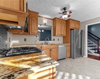6824 Saint Julian Way - Photo Thumbnail 13