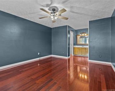 6824 Saint Julian Way - Photo Thumbnail 16