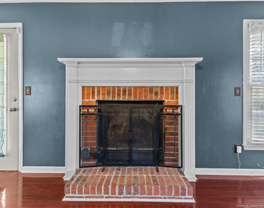 6824 Saint Julian Way - Photo Thumbnail 6