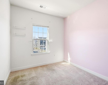 16328 Fife Way - Photo Thumbnail 14