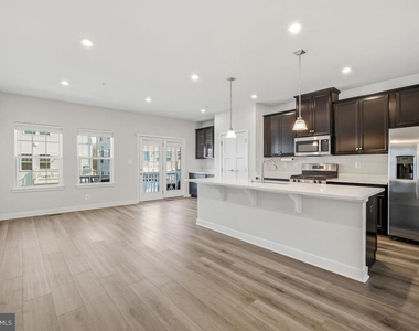 16328 Fife Way - Photo Thumbnail 6