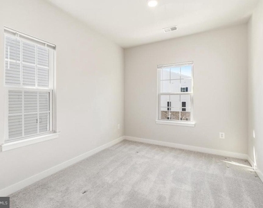 16328 Fife Way - Photo Thumbnail 15