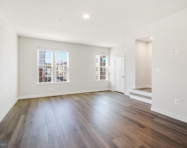 16328 Fife Way - Photo Thumbnail 3