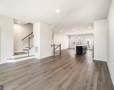 16328 Fife Way - Photo Thumbnail 7
