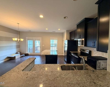 112 Brier Summit Place - Photo Thumbnail 5