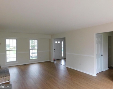 916 Pointer Ridge Drive - Photo Thumbnail 10