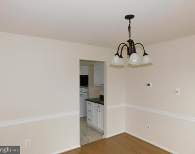 916 Pointer Ridge Drive - Photo Thumbnail 7
