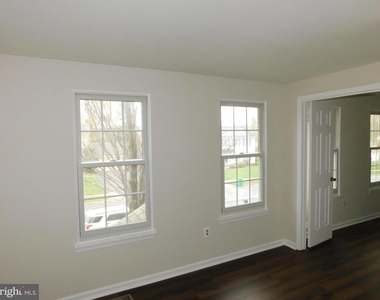 916 Pointer Ridge Drive - Photo Thumbnail 16