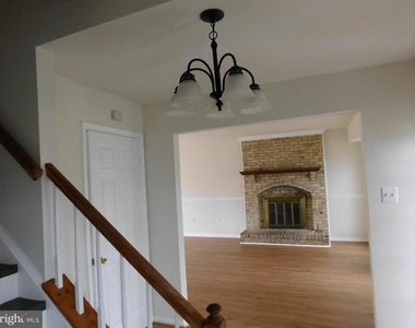 916 Pointer Ridge Drive - Photo Thumbnail 11