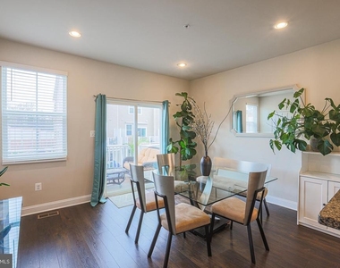 7104 Druce Way - Photo Thumbnail 15