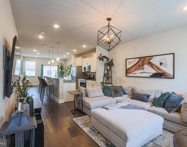 7104 Druce Way - Photo Thumbnail 11