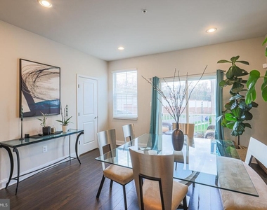7104 Druce Way - Photo Thumbnail 14