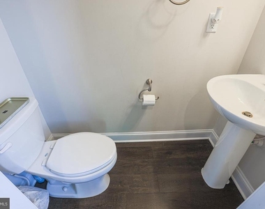 7104 Druce Way - Photo Thumbnail 3