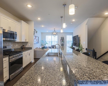 7104 Druce Way - Photo Thumbnail 6