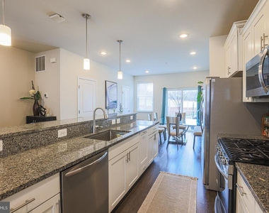 7104 Druce Way - Photo Thumbnail 13