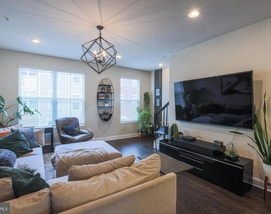 7104 Druce Way - Photo Thumbnail 10