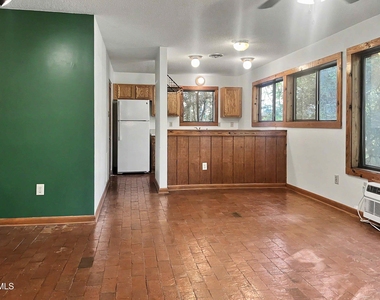 106 Pleasant Drive - Photo Thumbnail 4