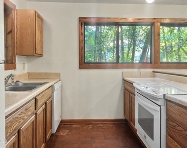 106 Pleasant Drive - Photo Thumbnail 5