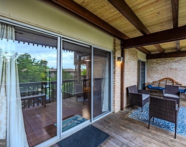 755 Fairview Avenue - Photo Thumbnail 3