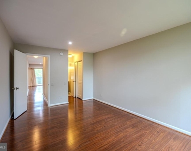 755 Fairview Avenue - Photo Thumbnail 25