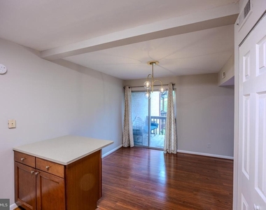 755 Fairview Avenue - Photo Thumbnail 12