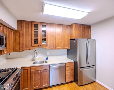 755 Fairview Avenue - Photo Thumbnail 7