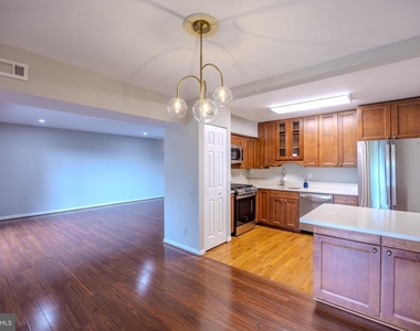 755 Fairview Avenue - Photo Thumbnail 10